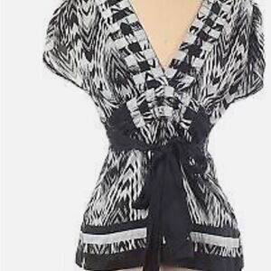 BEBE Kimono Black and White Silk Blouse/Black Silk  Previously Owned Size: XS
